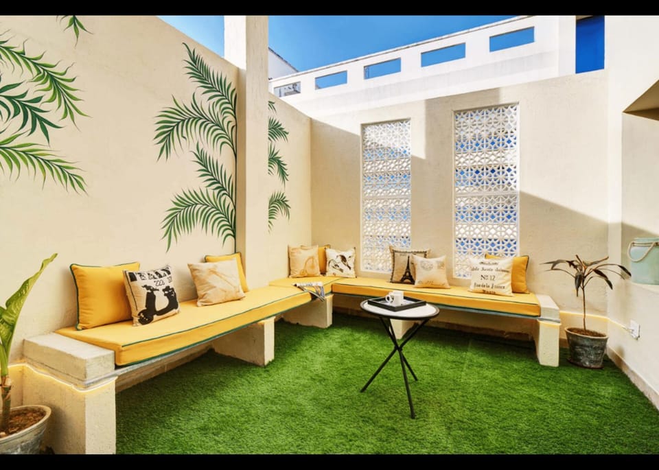 Patio, Day, Seating area