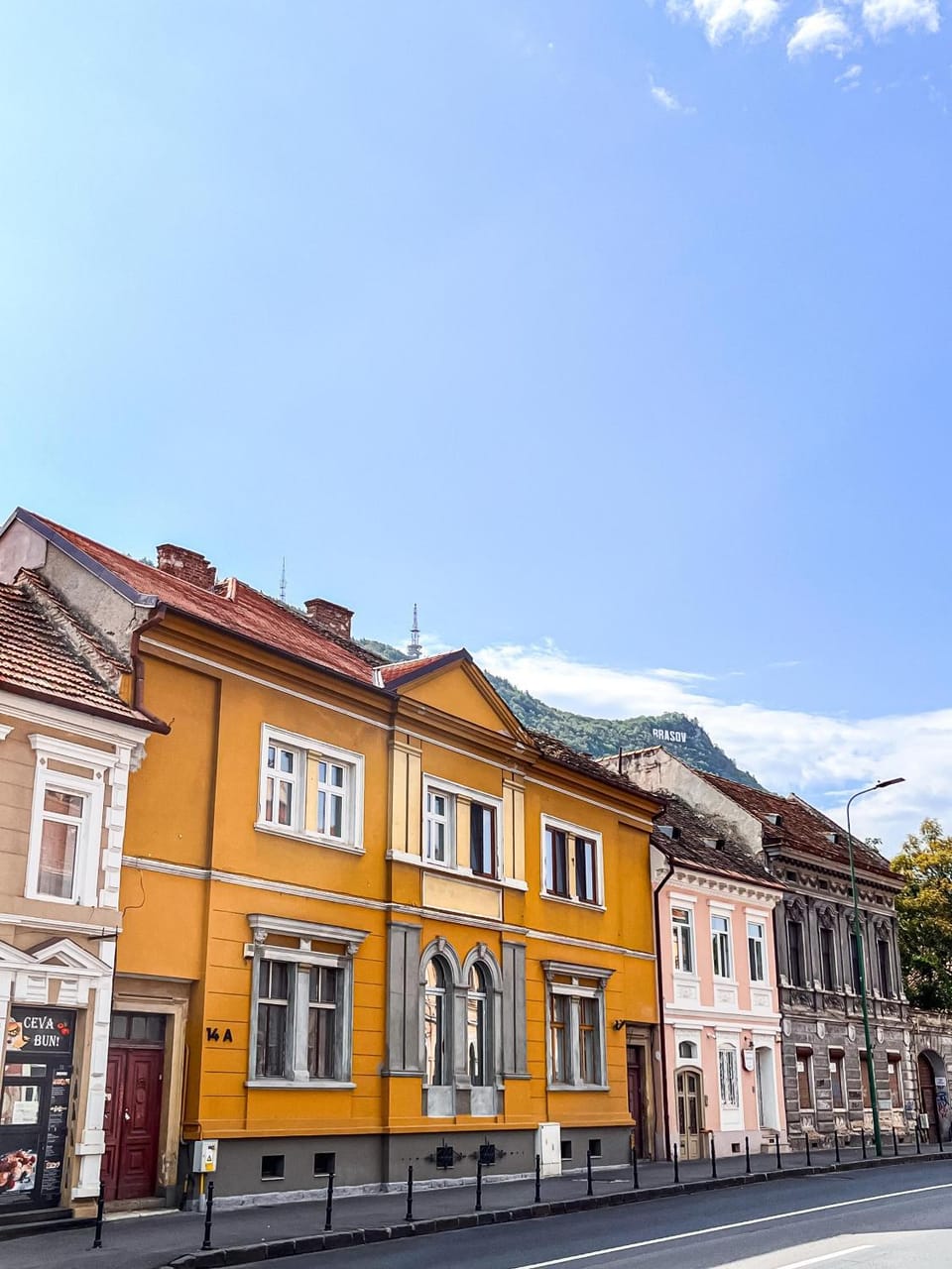November Apartment - Newly Renovated Central Apartment near Theatre, Old Town Apartment in Brasov