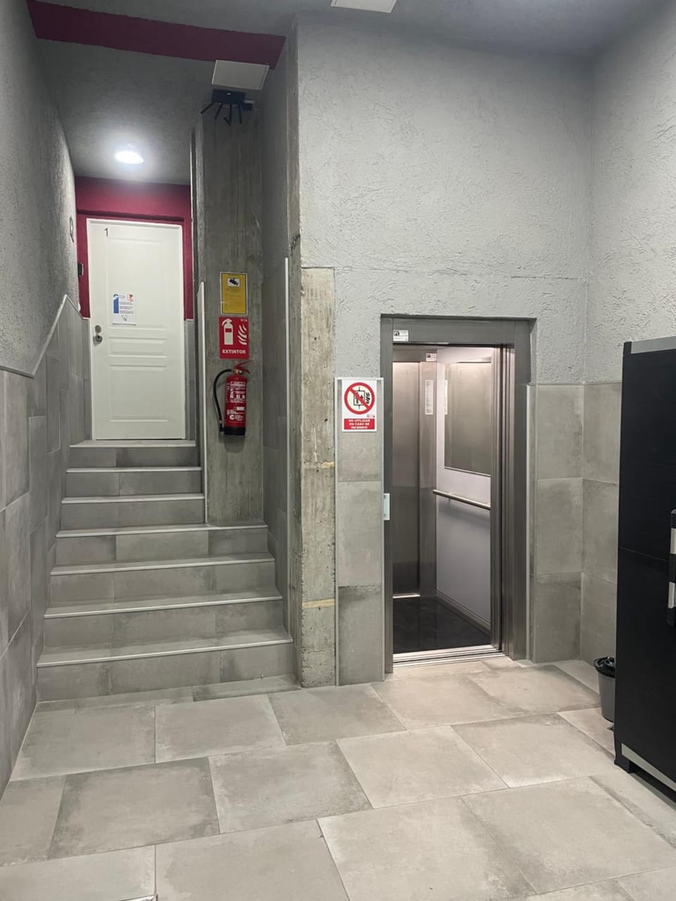 Lobby or reception, elevator