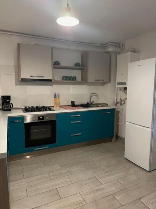 Coffee/tea facilities, Kitchen or kitchenette, microwave, oven, stove, toaster