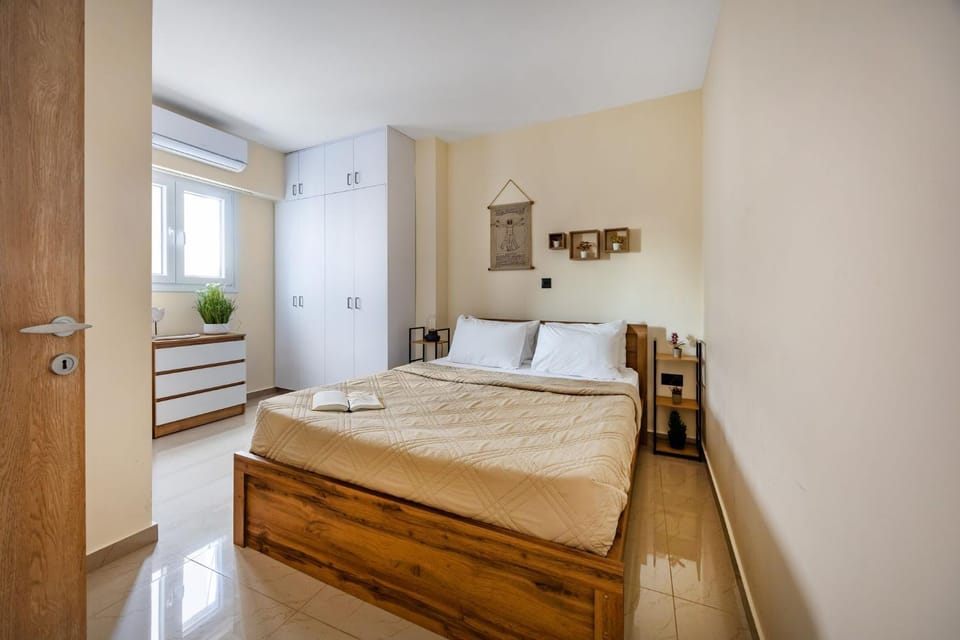 Bed, Decorative detail, Bedroom
