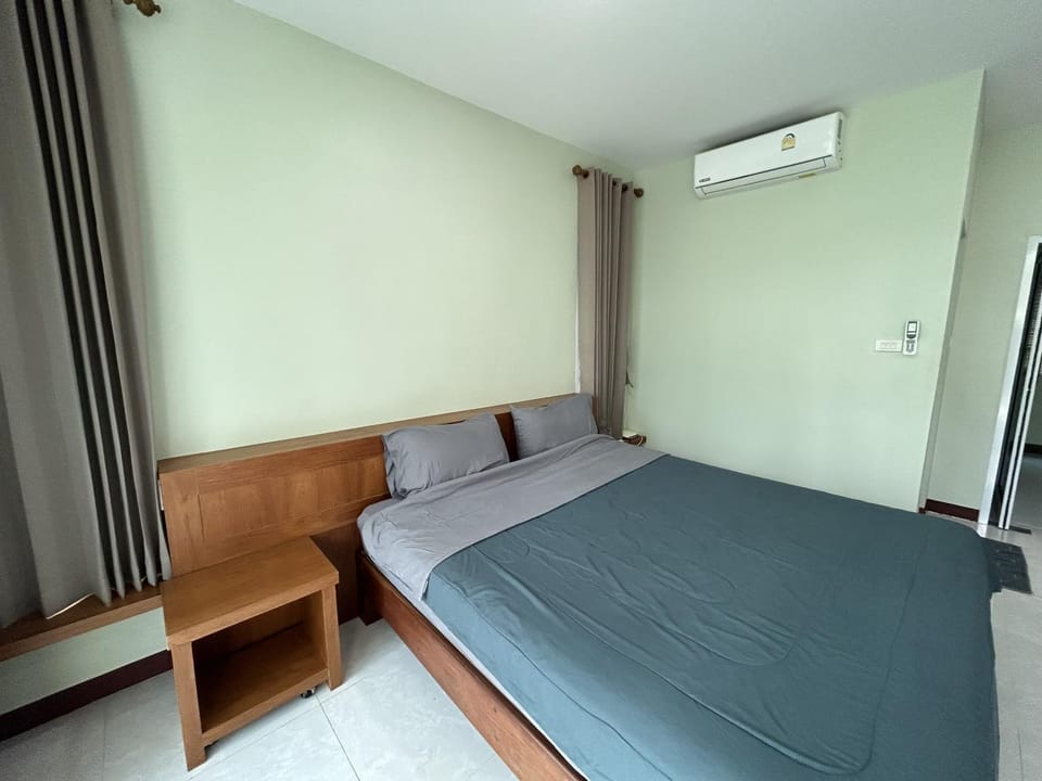 Bed, Bedroom, air conditioner