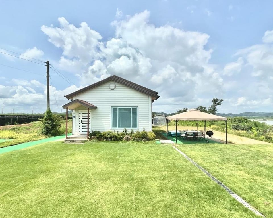 Day Off Paju Bed and Breakfast in Gyeonggi-do