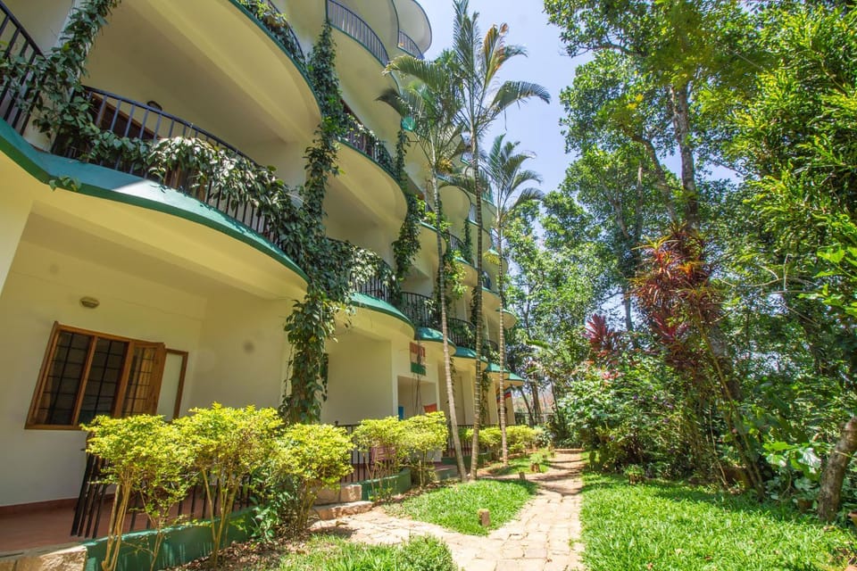 Property building, Facade/entrance, Garden