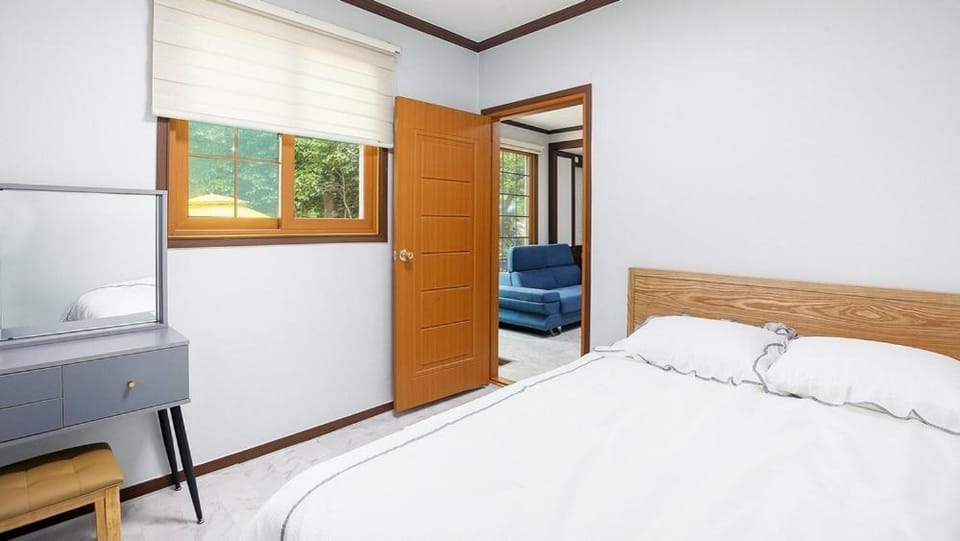 Taean Anmyeondo Lake and Sea Village Pension Bed and Breakfast in South Korea