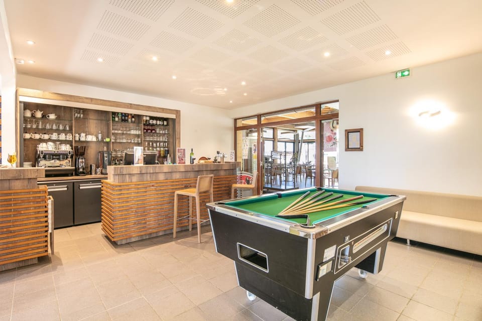 Billiard, Lounge or bar