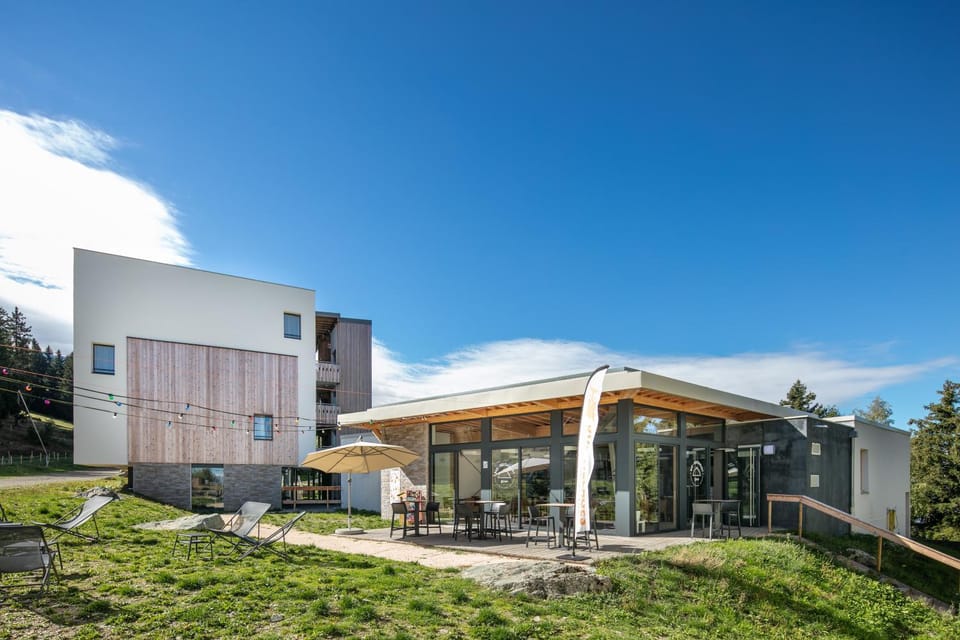 Property building, Day, Natural landscape, Summer, Garden