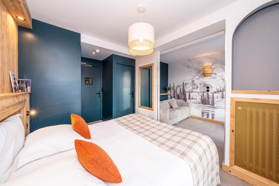 Bed, Photo of the whole room, Bedroom