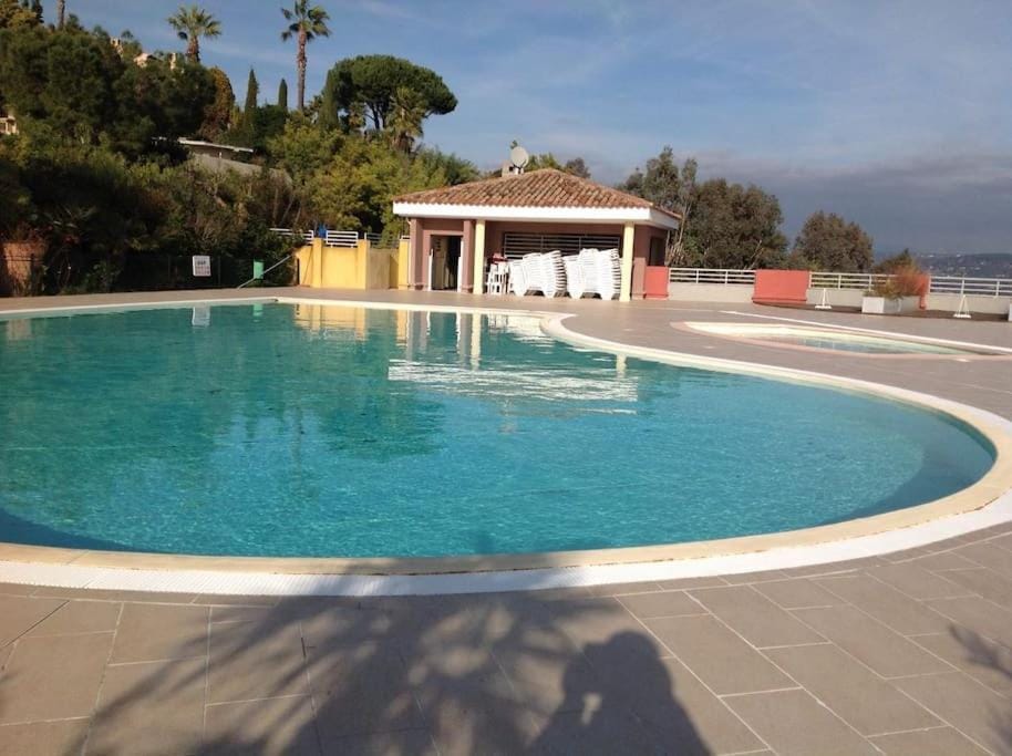 Magnifique appartement calme avec piscine Apartment in Mandelieu-La Napoule