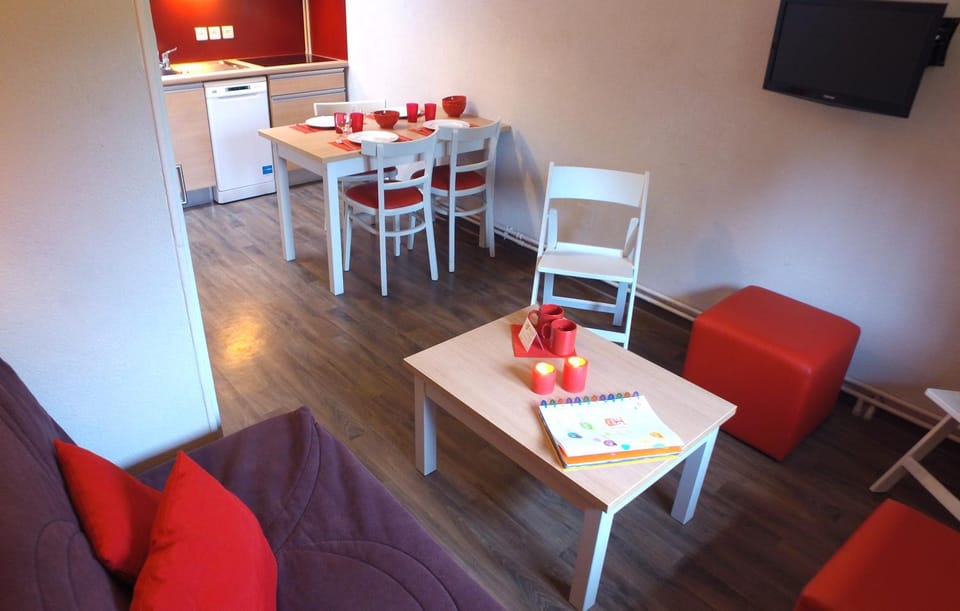 Living room, Photo of the whole room, Seating area