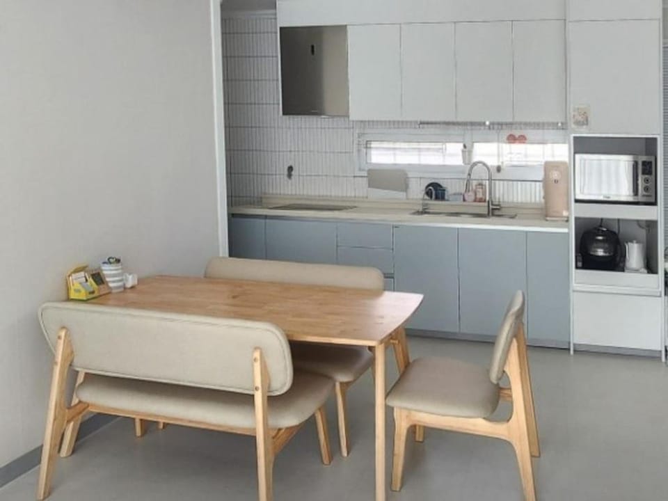 Iksan Dalgwa 7 Pence Pension with dogs House in South Korea