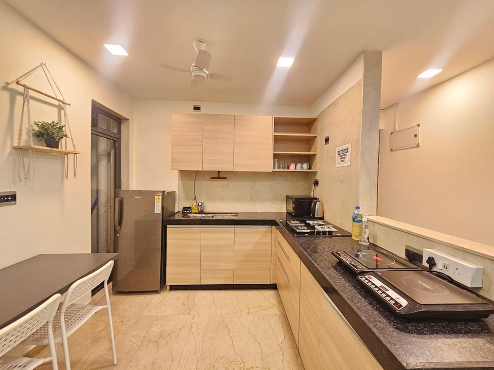 Kitchen or kitchenette, Dining area, stove