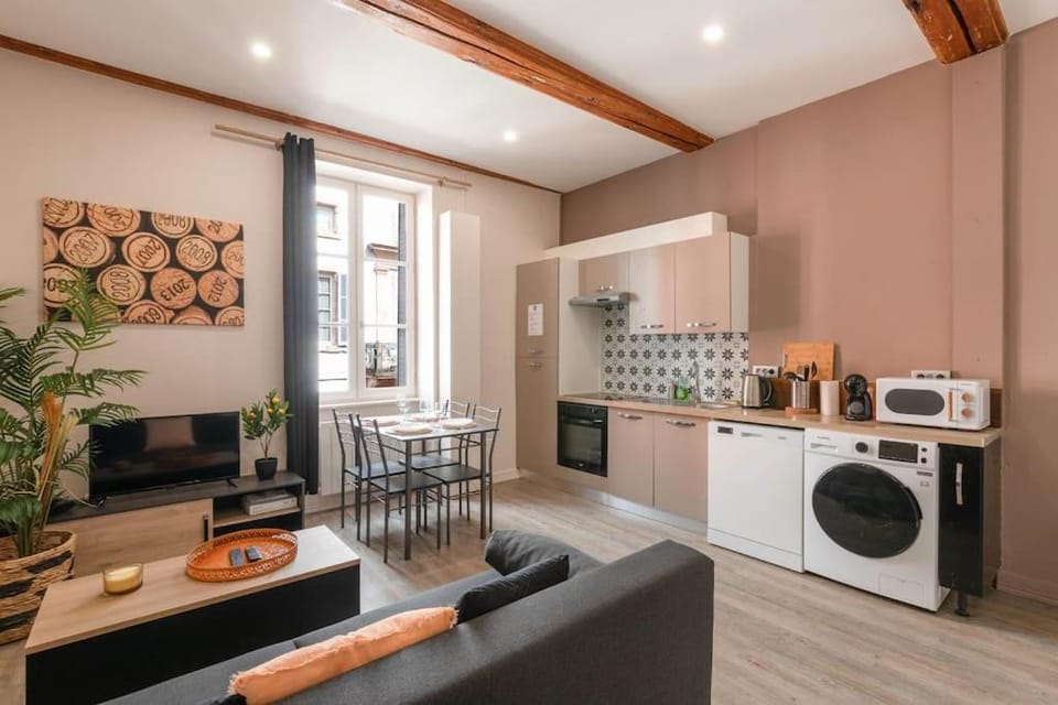 Coffee/tea facilities, Living room, Seating area, Dining area, dishwasher, oven, stove, toaster, washing machine