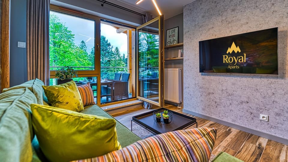 TV and multimedia, Seating area