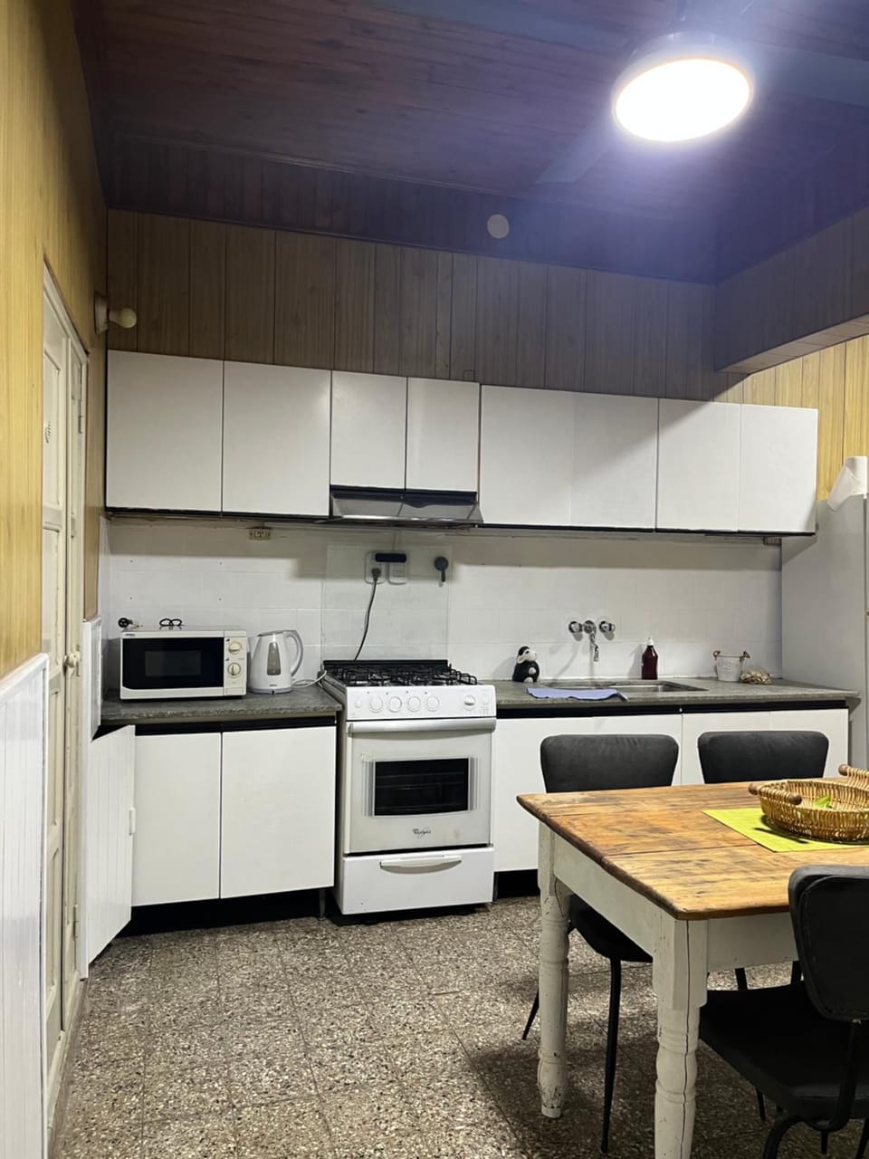 Property building, Kitchen or kitchenette, Dining area, oven, stove