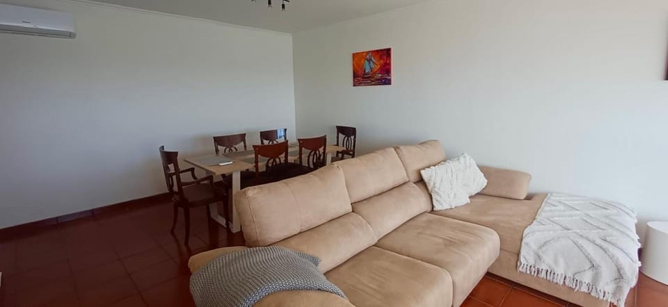Living room, Photo of the whole room, Seating area, Dining area