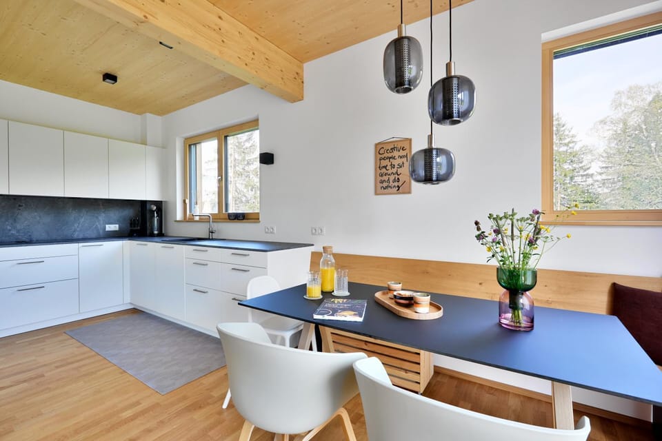 Kitchen or kitchenette, Dining area