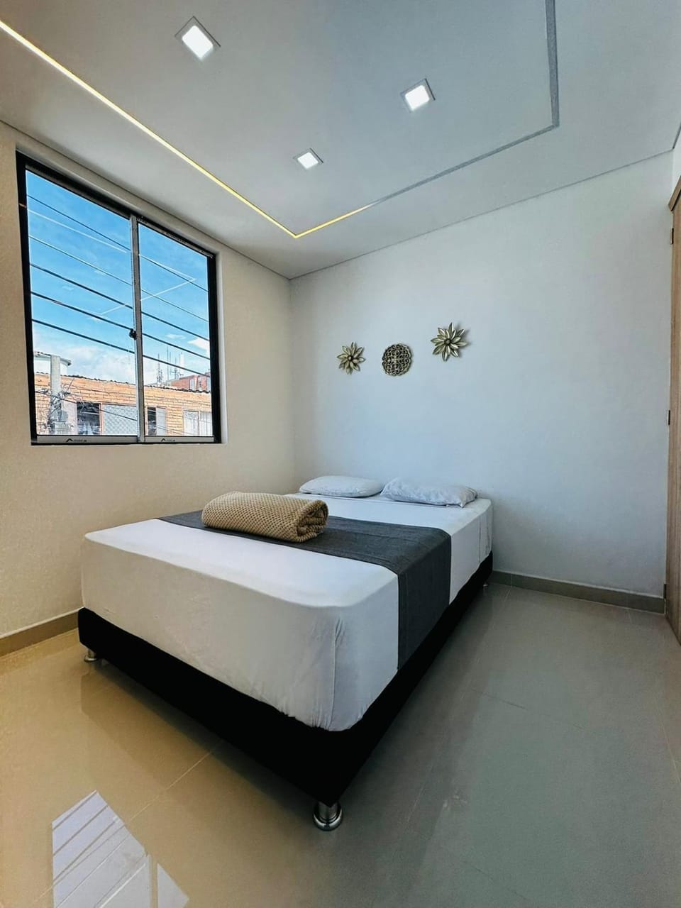 Shower, Bed, Bathroom, TV and multimedia, cot, flat iron, hair dryier, internet, towels