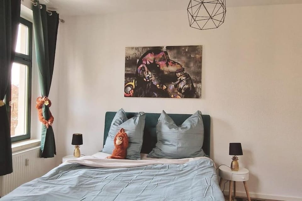 Photo of the whole room, Bedroom