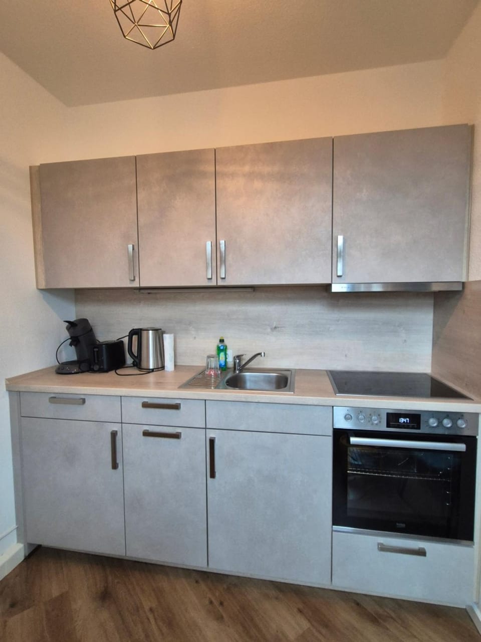Coffee/tea facilities, Kitchen or kitchenette, stove, toaster