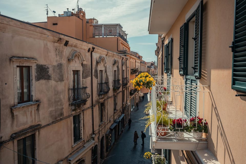 Neighbourhood, Balcony/Terrace, City view, Street view