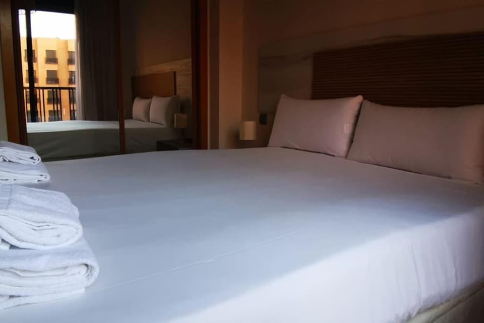 Beautiful apartment with pool, padel and parking - BB Apartment in Madrid