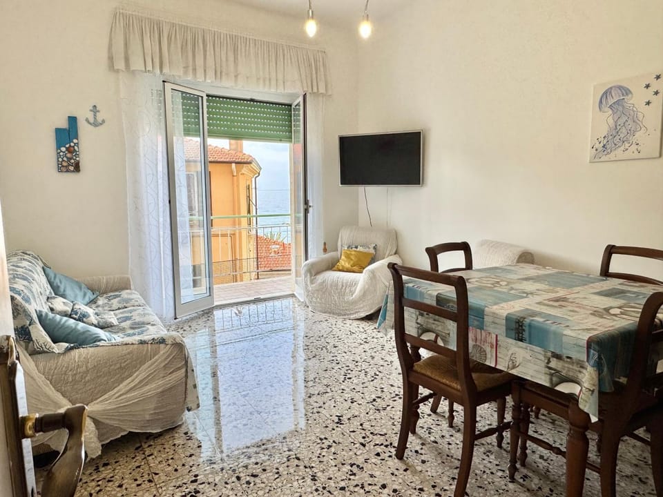 Communal lounge/ TV room, Bed, TV and multimedia, Living room, Photo of the whole room, Seating area, Dining area, Evening entertainment, Bedroom