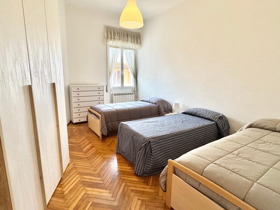 Bed, Living room, Photo of the whole room, Seating area, Bedroom