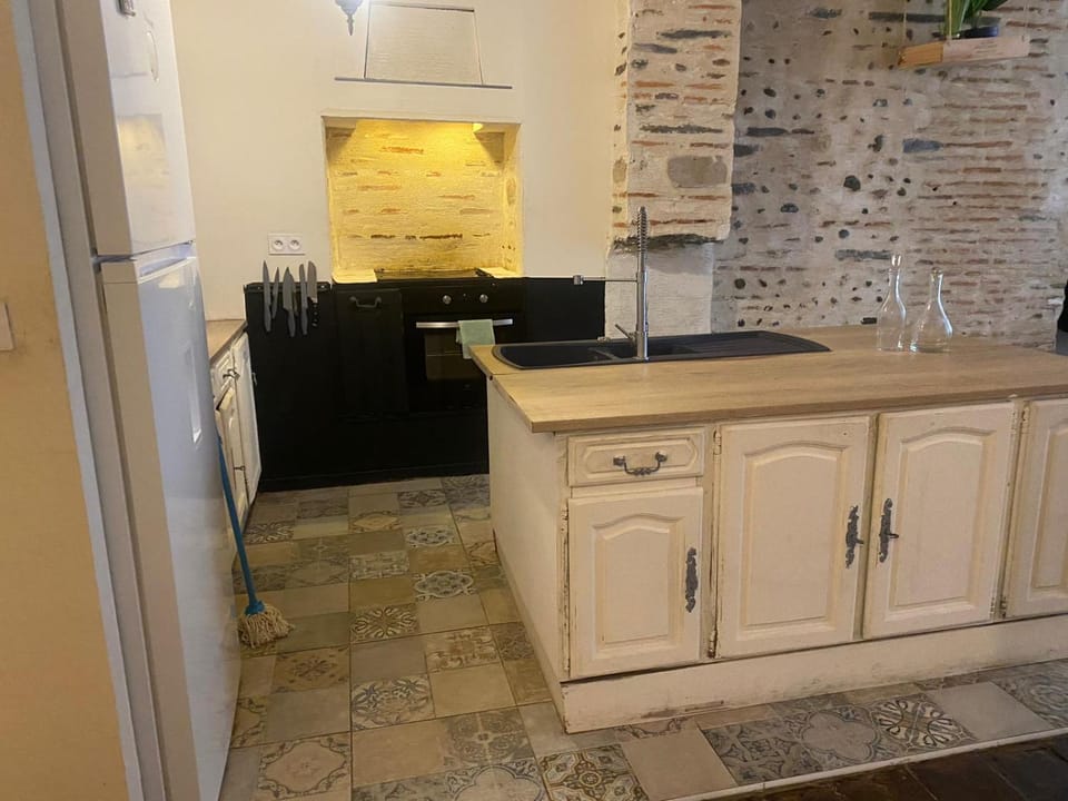 Kitchen or kitchenette, dishwasher, oven, stove