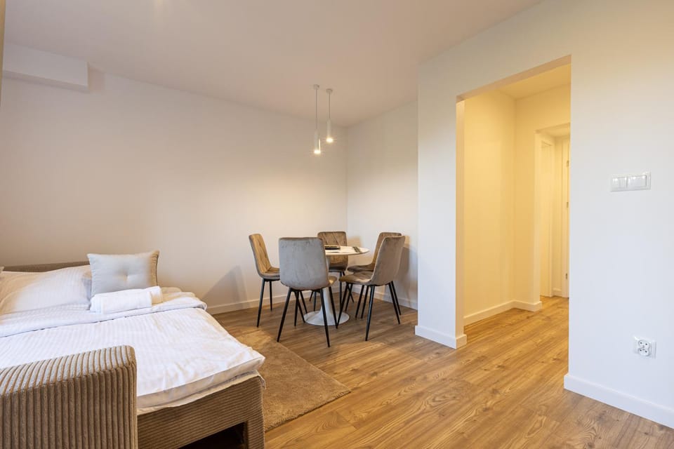 Bed, Living room, Photo of the whole room, Seating area, Dining area, Bedroom