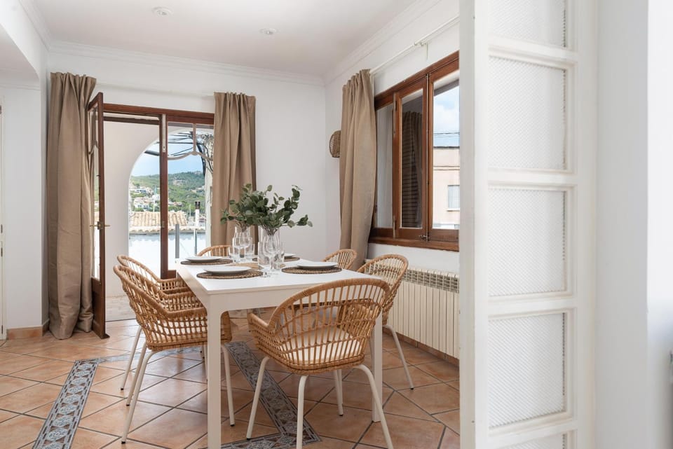 Other, Dining area