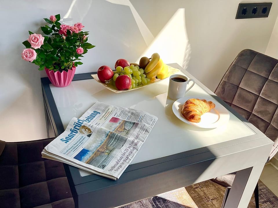 Living room, Seating area, Food