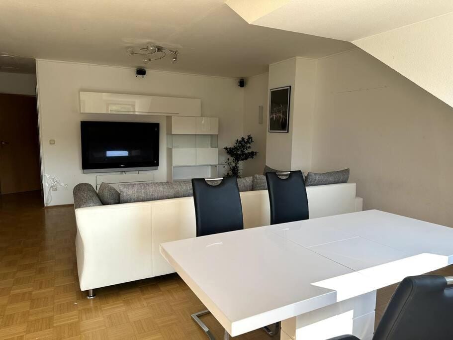 Großzügige 2-Zimmer-Wohnung mit Balkon, ruhige Lage Apartment in Aschaffenburg