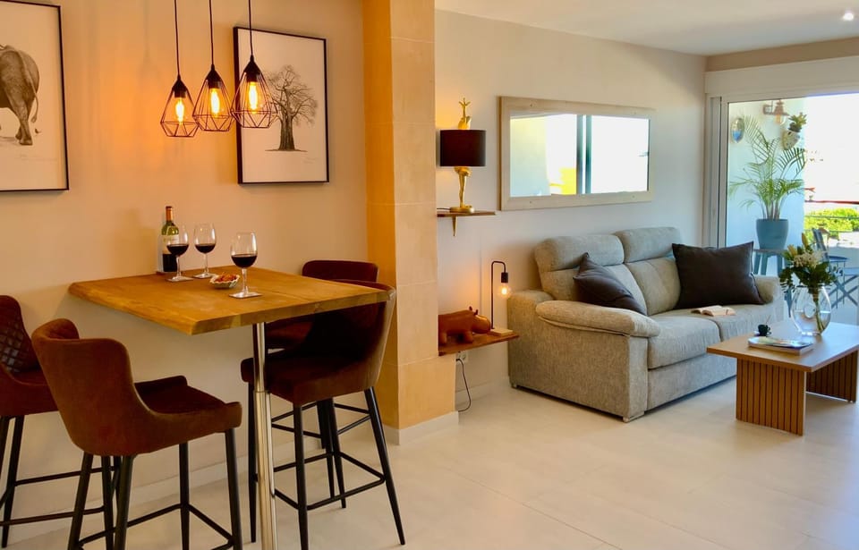 Living room, Dining area
