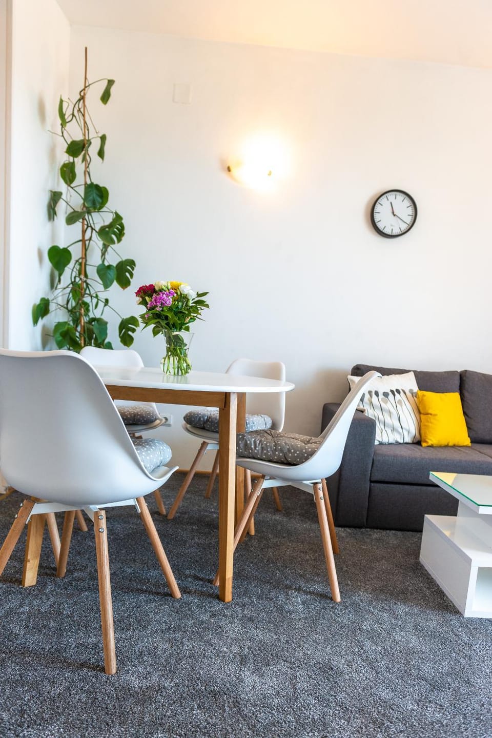 Seating area, Dining area
