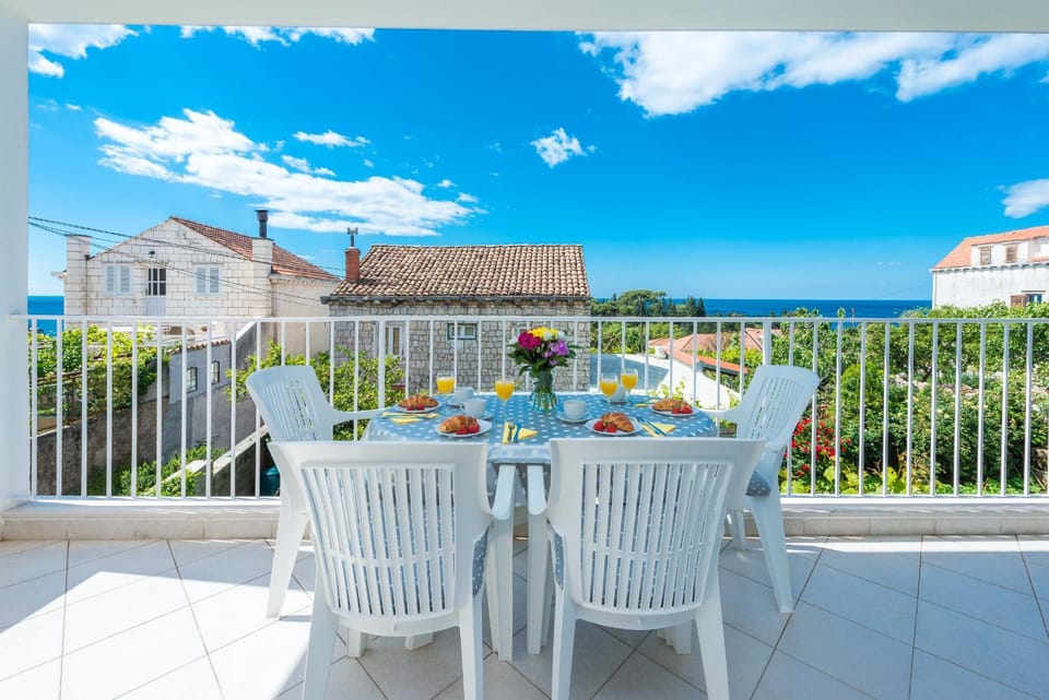 View (from property/room), Balcony/Terrace, Sea view
