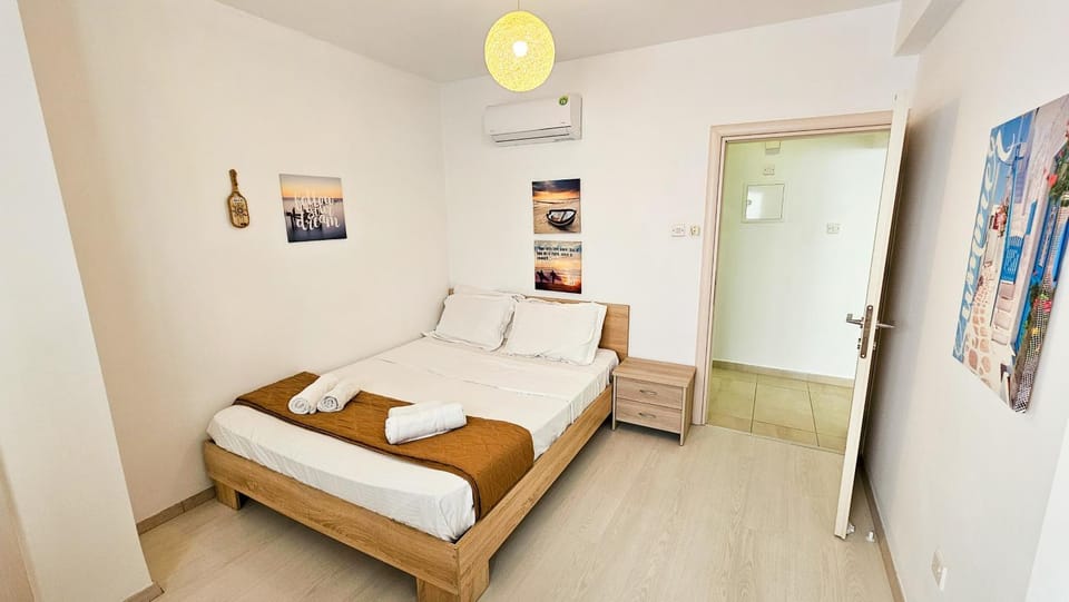 Bed, Bedroom, air conditioner