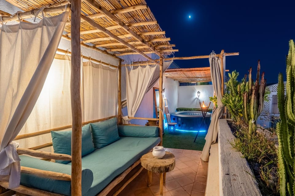 Patio, Spa and wellness centre/facilities