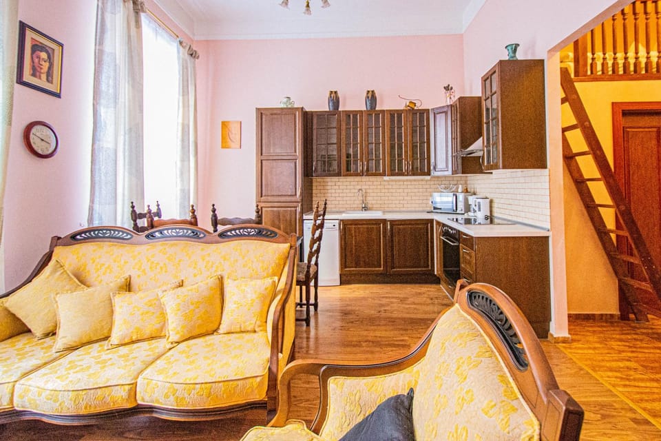 Kitchen or kitchenette, Living room, Seating area, Dining area, minibar, pet friendly, stove