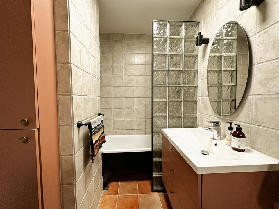 Bathroom, Bath