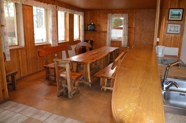 Kitchen or kitchenette, Living room, Seating area, Dining area