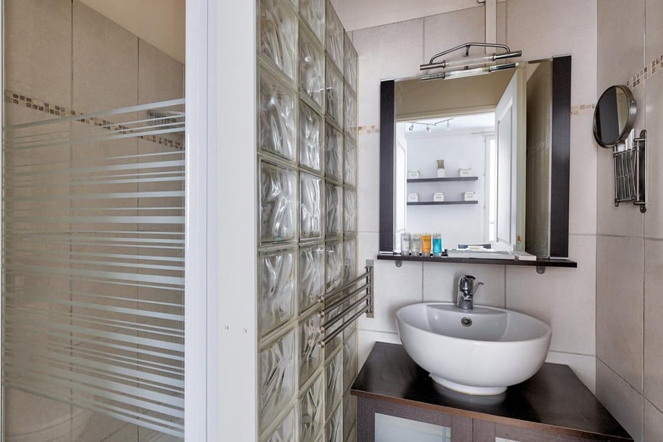 Shower, Bathroom, towels