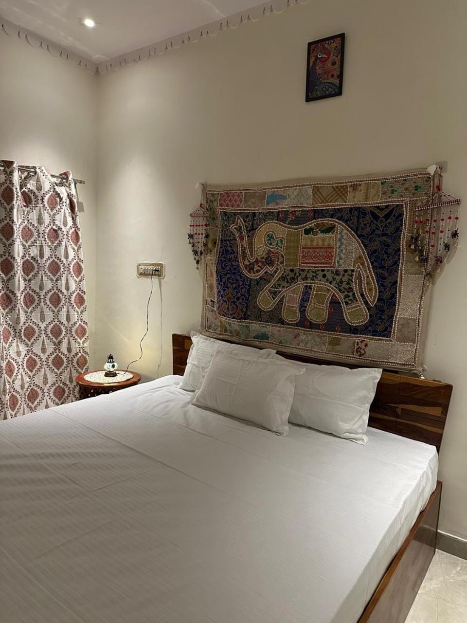 Bed, Photo of the whole room, Decorative detail, Bedroom