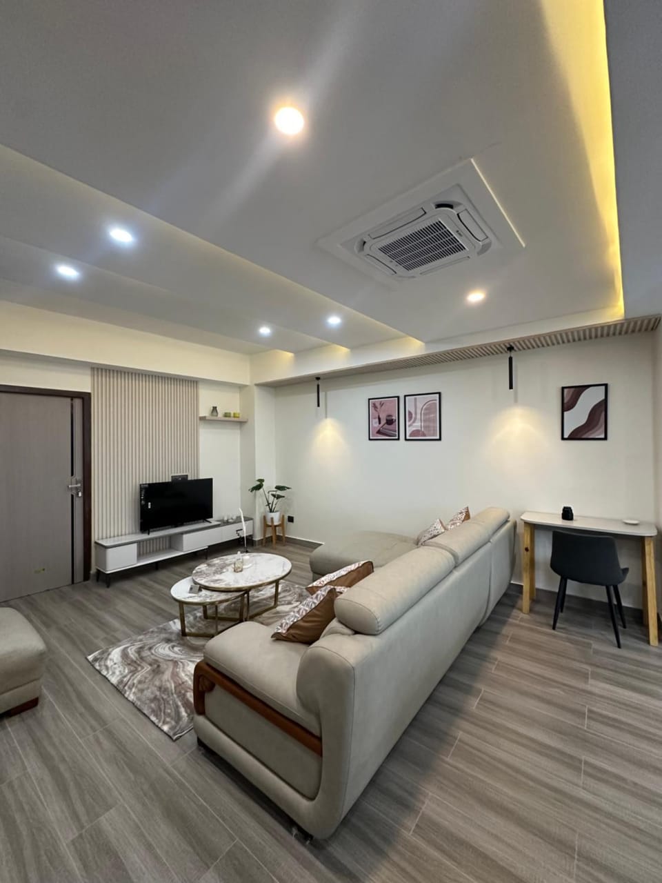TV and multimedia, Living room, Seating area, air conditioner