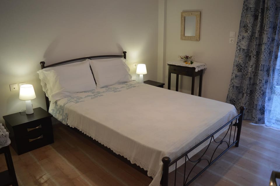 Property building, Bed, Photo of the whole room, Bedroom