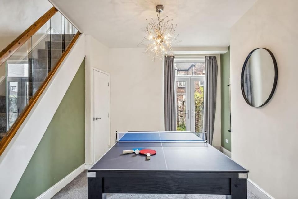 Large 3BDR House By Vista Stays Short Lets & Serviced Accommodation Glasgow With Pool Table & Free WiFi House in Salford