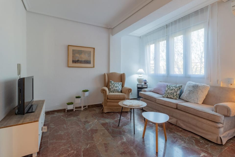 Communal lounge/ TV room, Living room, Seating area