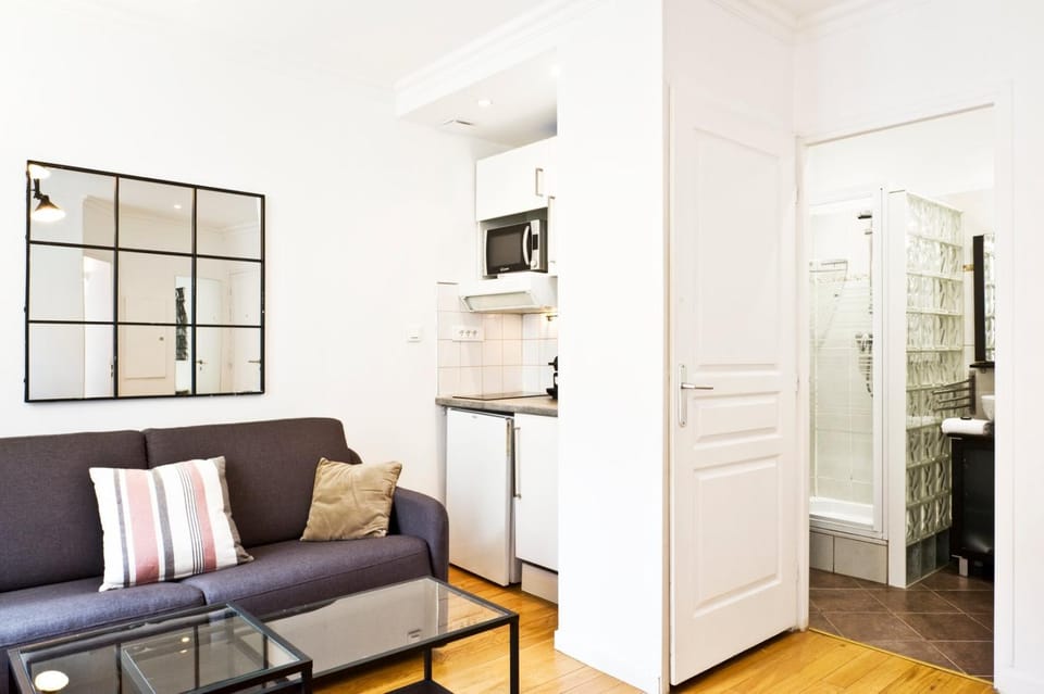 Shower, Living room