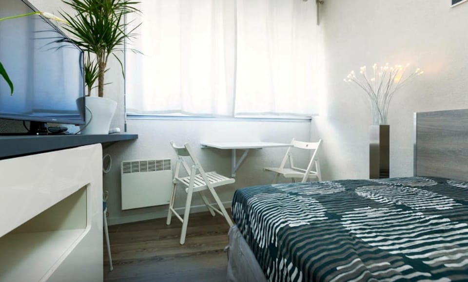 TV and multimedia, Dining area, Bedroom
