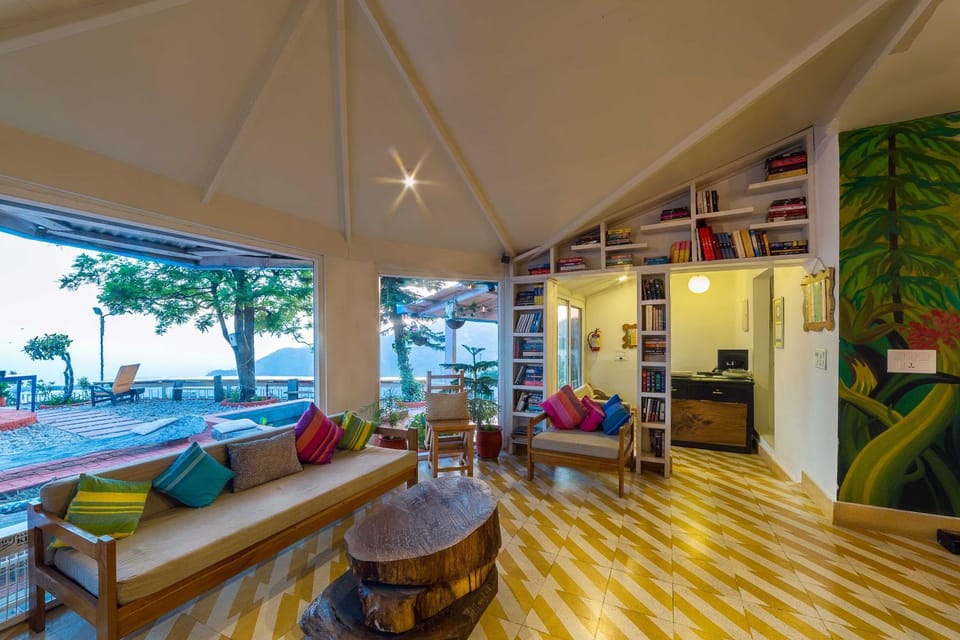 Living room, Seating area